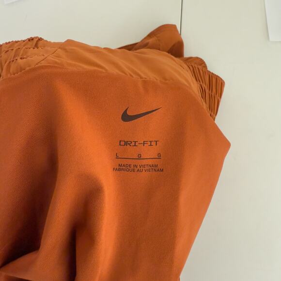 NWT Nike One Training Mid-Rise Lined Shorts Orange $38 - L - Picture 5 of 7